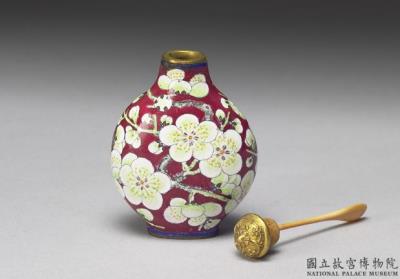 图片[2]-Copper-body painted enamel snuff bottle with a white plum blossom design on a red background, Yongzheng reign (1723-1735), Qing dynasty-China Archive